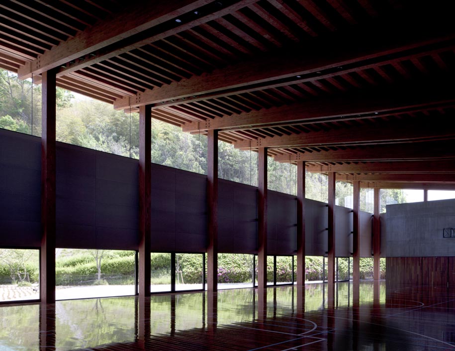 KOBE INTERNATIONAL JUNIOR & SENIOR HIGH SCHOOLHARMONIE HALL